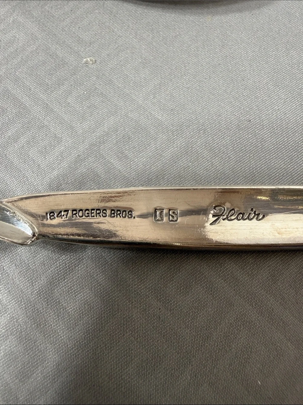Vintage MCM 1847 Rogers Bros Flair Silverplate Flatware Set Service for 8 (40pc)